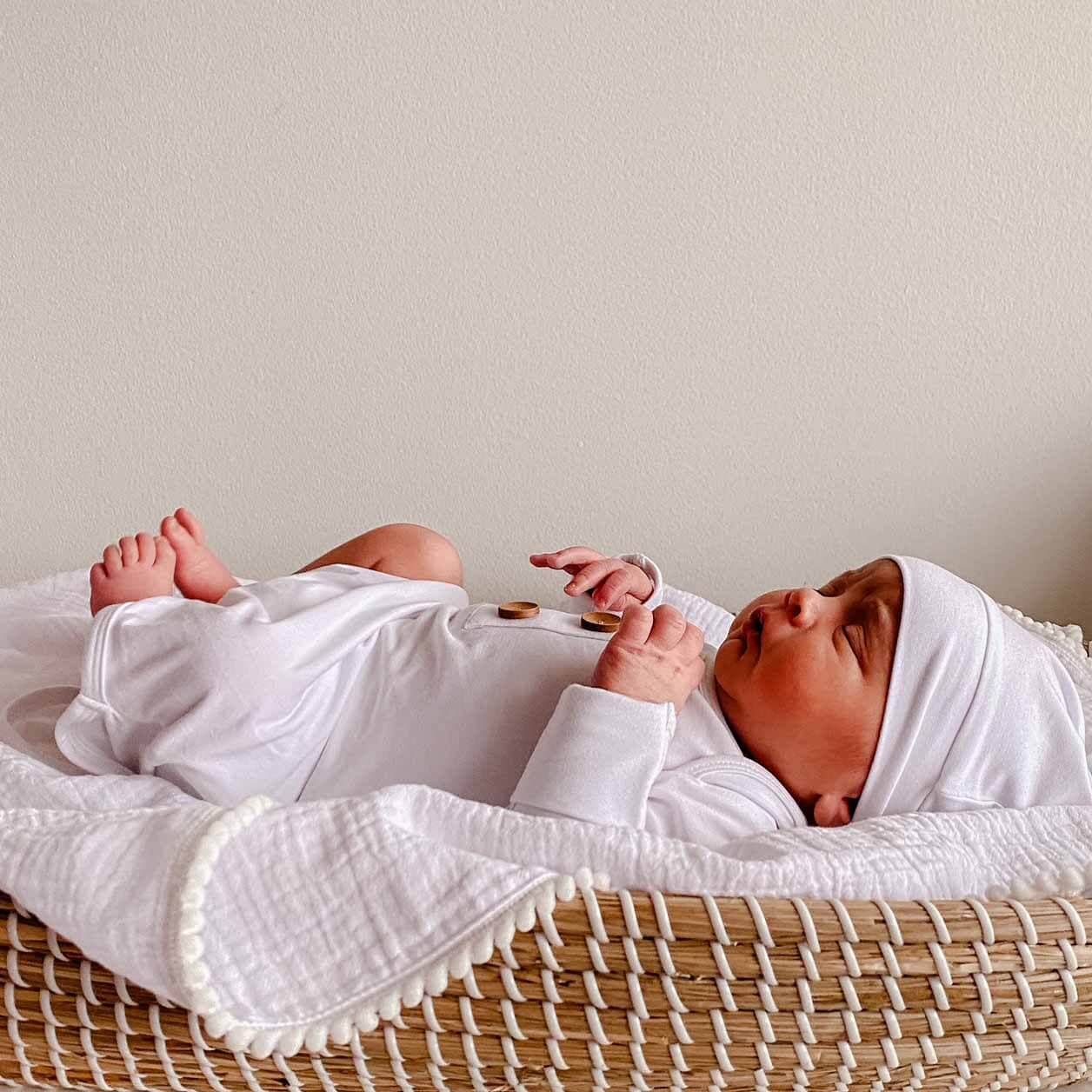 Solid White Bamboo Baby Knot Gown & Hat: Newborn / 7-14lbs+