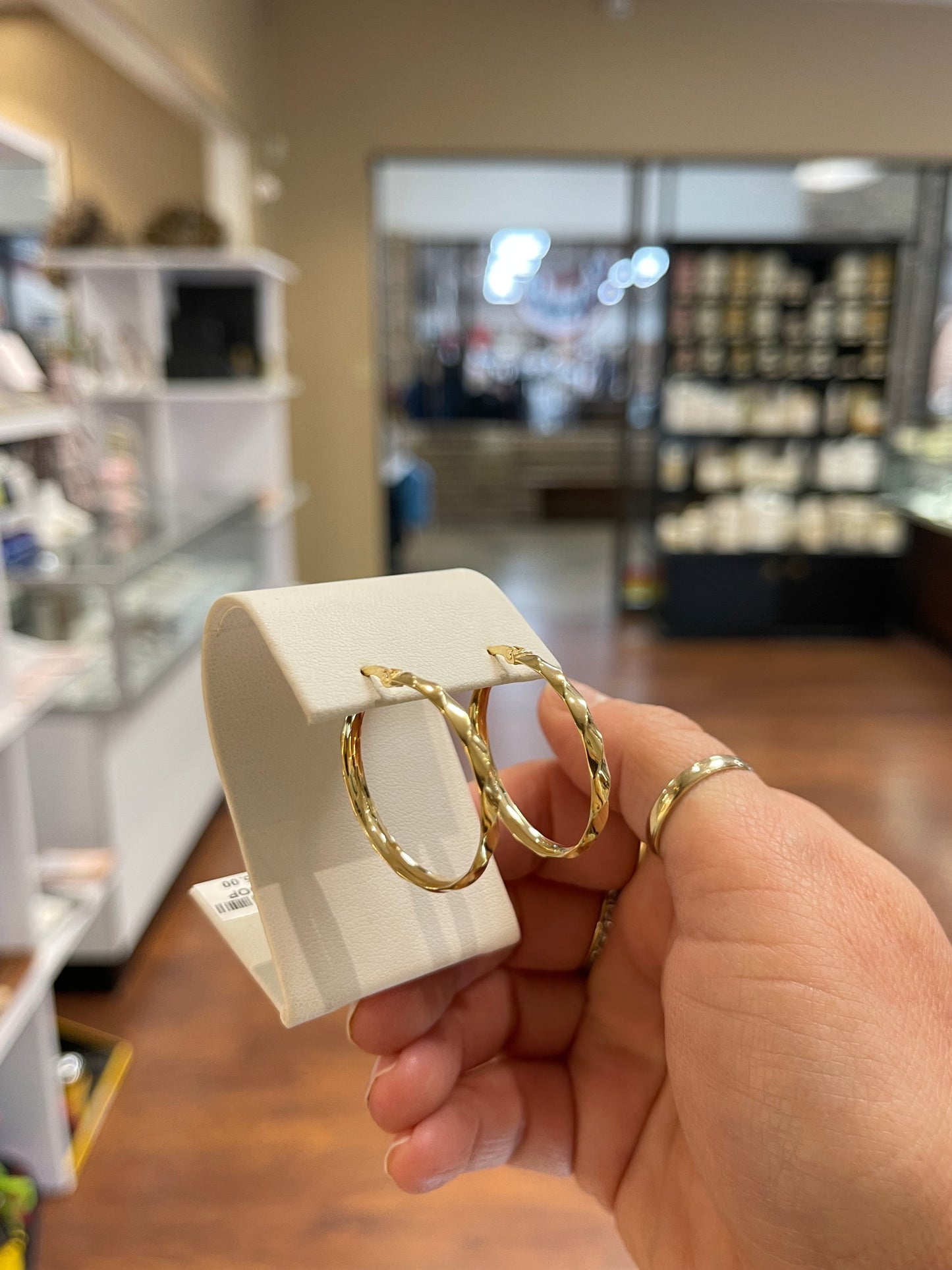 YG twisted hoop earring