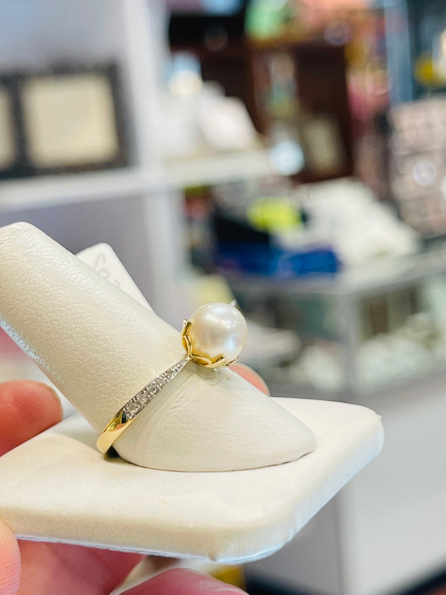 Tulip setting, diamond & pearl ring ✨