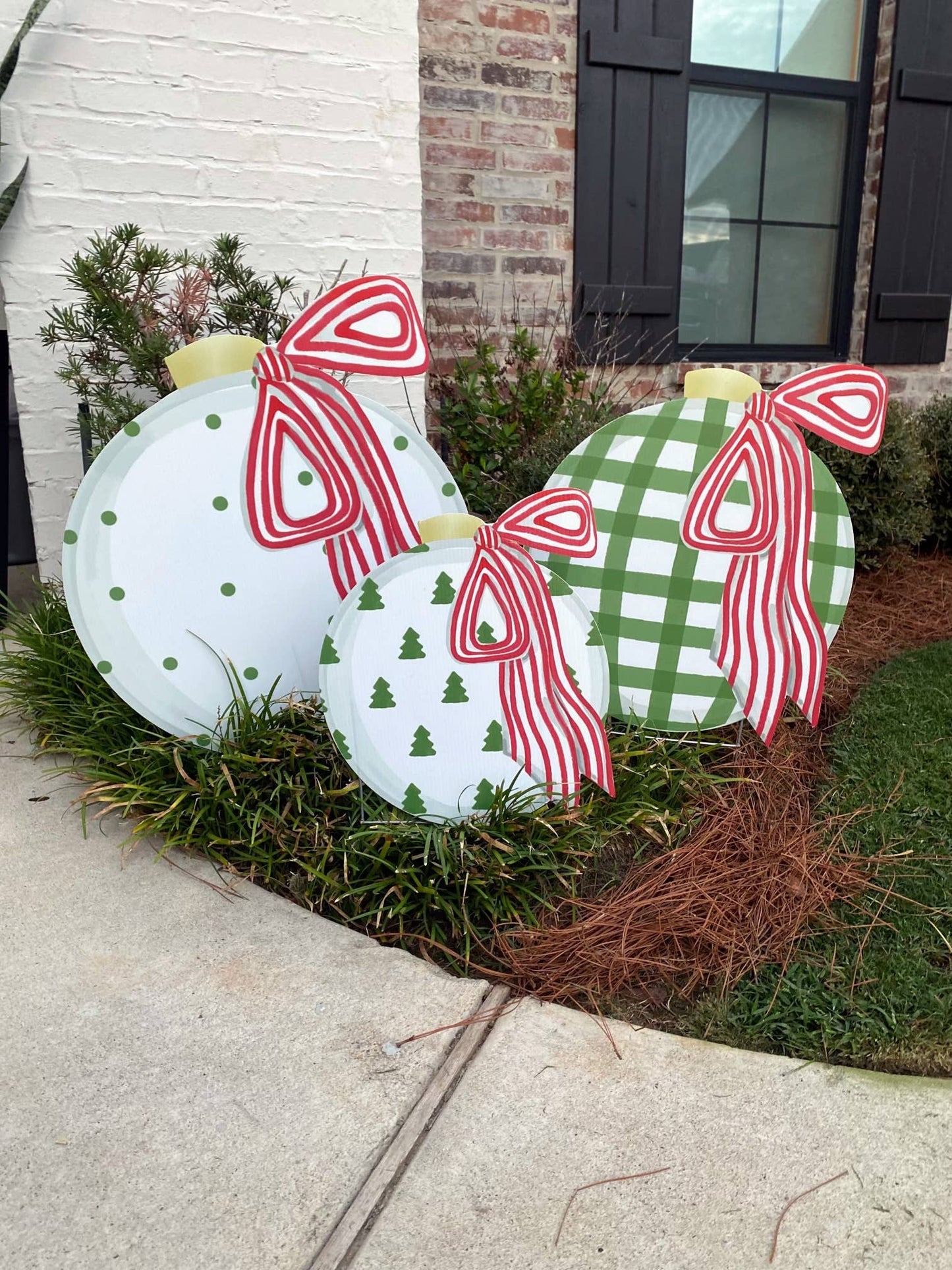 Green and white Ornaments: Small