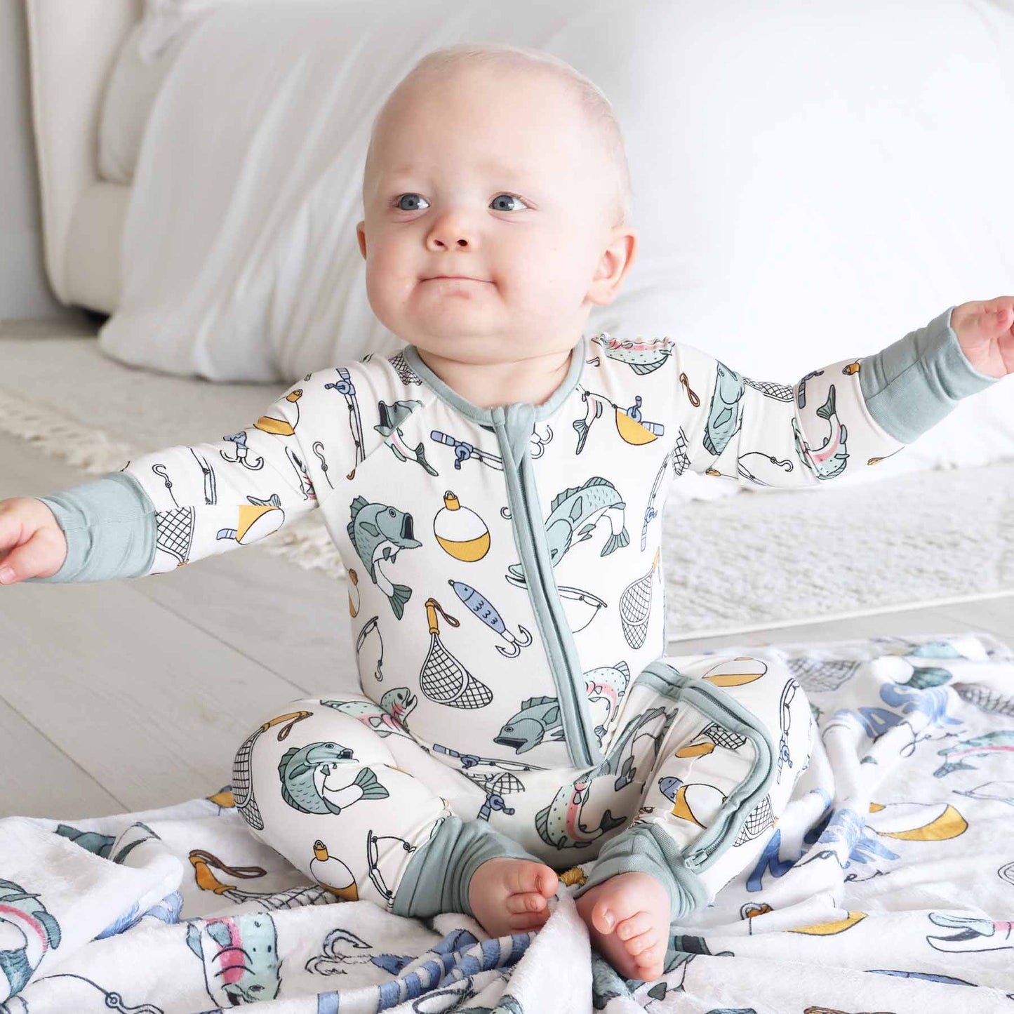 Catch of the Day Convertible Zip Romper: 0-3 months