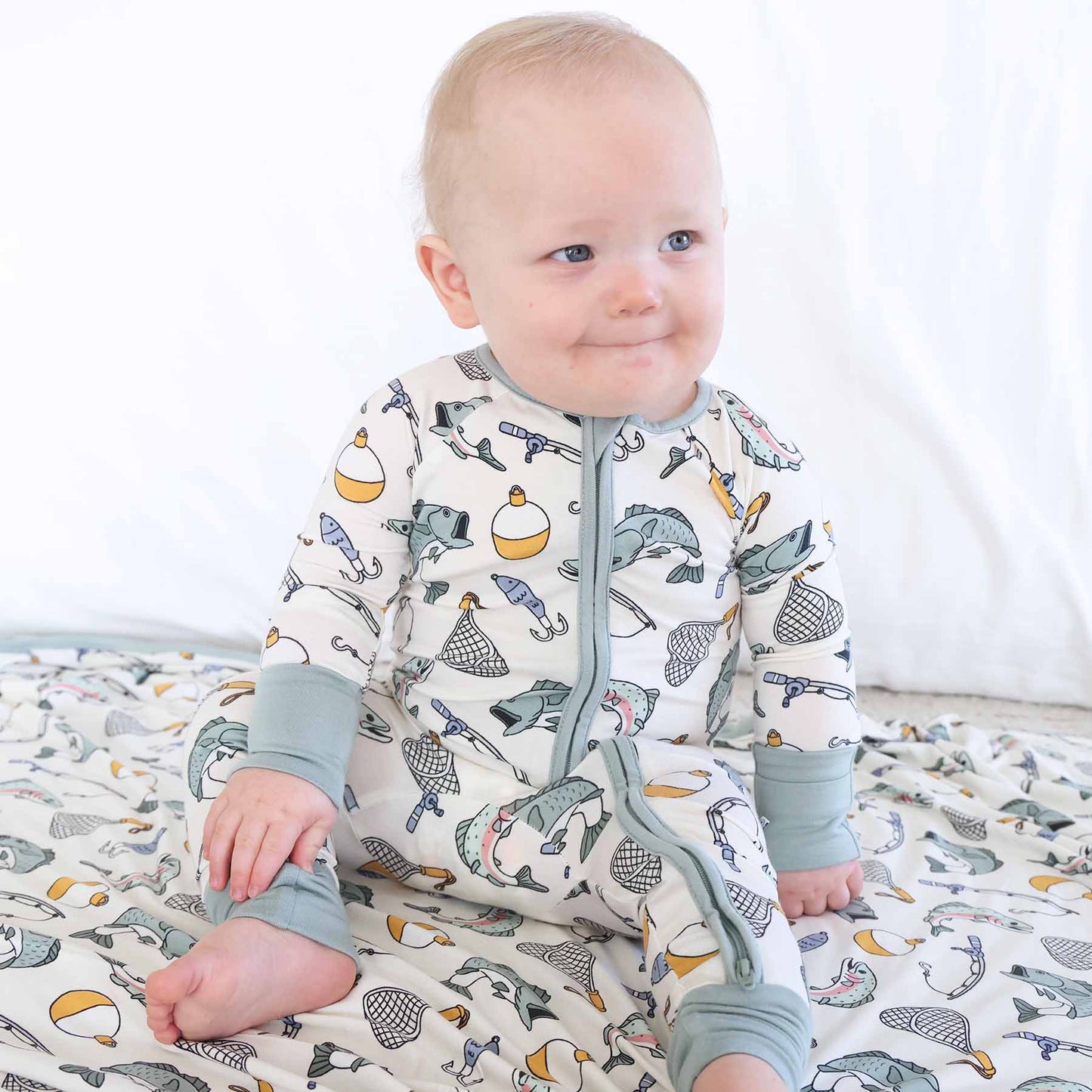 Catch of the Day Convertible Zip Romper: 0-3 months