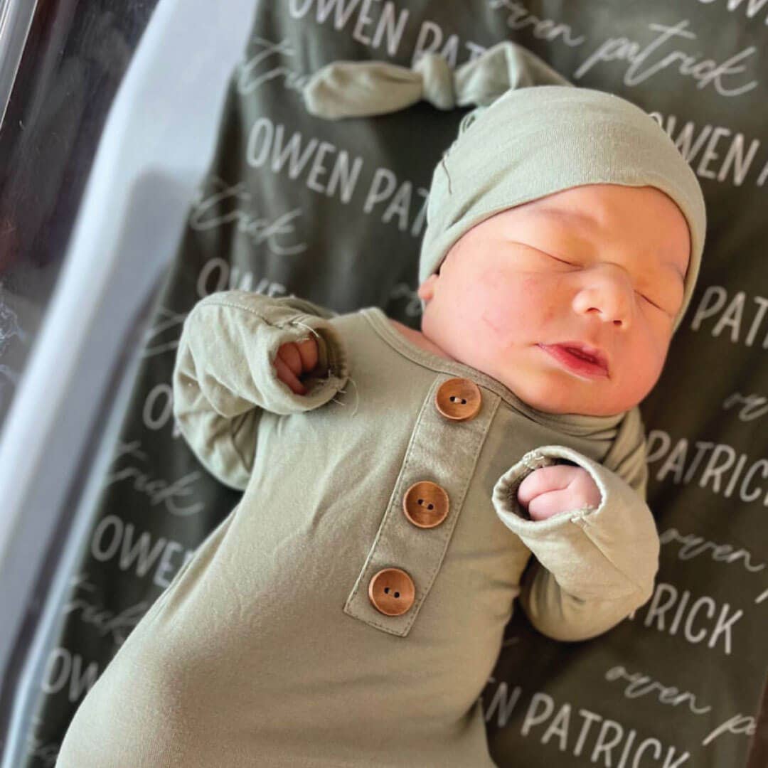 Solid Moss Bamboo Baby Knot Gown & Hat: Newborn / 7-14lbs+