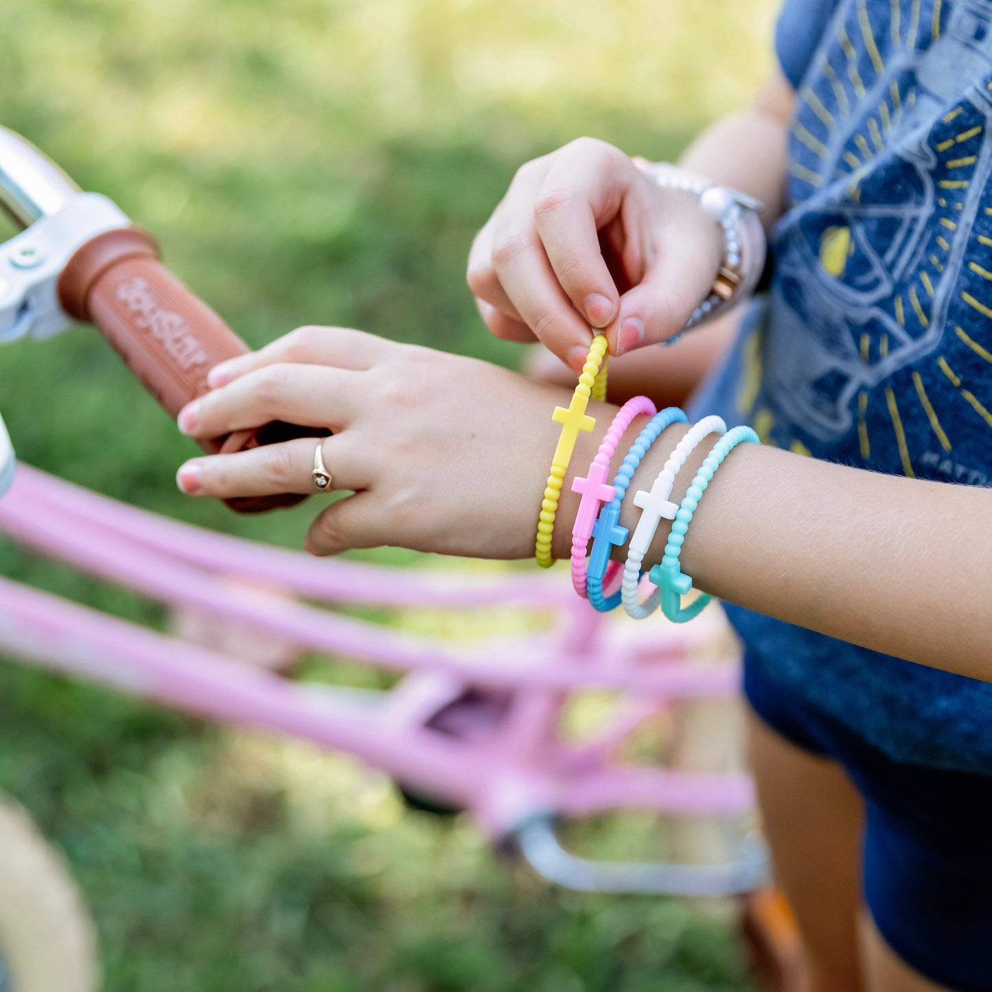 Jesus Bracelets - 5 Packs: Camo / Extra Small