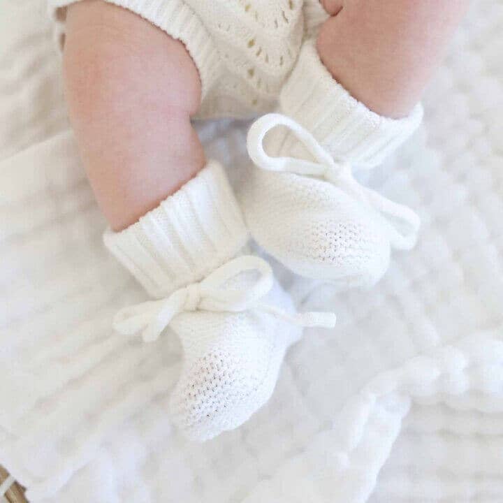 Knit Newborn Bow Booties: Baby Pink