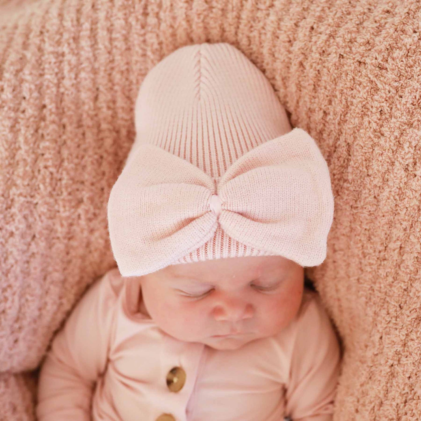 Knit Newborn Bow Beanies: Baby Pink